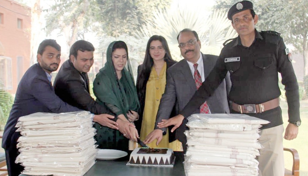 Sonia Asher’s Visit to Kot Lakhpat Jail, distributes sweets